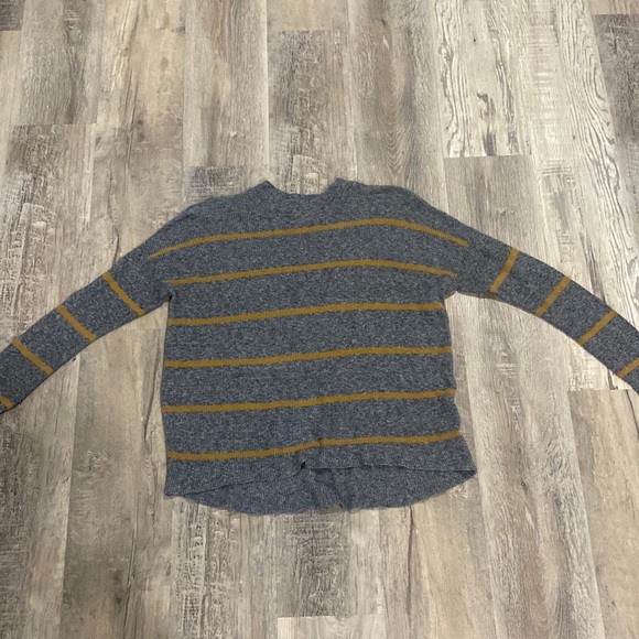 American Eagle Outfitters Striped Light Sweater - Picture 1 of 3